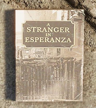 Datei:Buch AStrangerInEsperanza.jpg