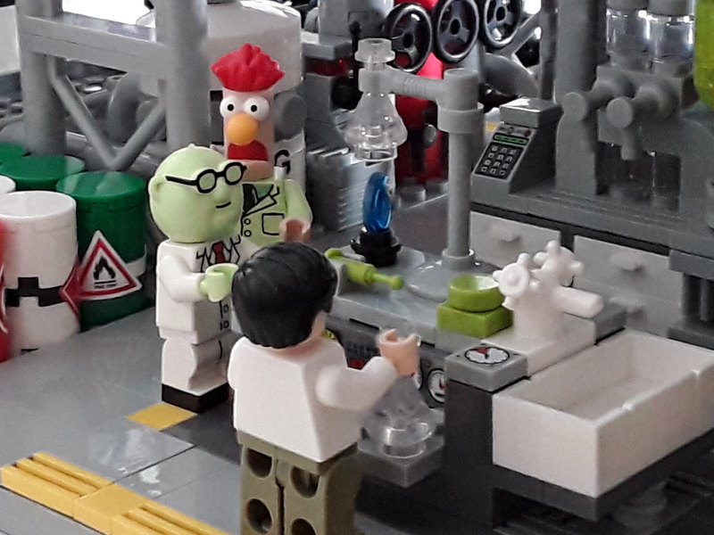 Datei:Jie-Star JJ901x Labor Beaker+Bunsen.webp